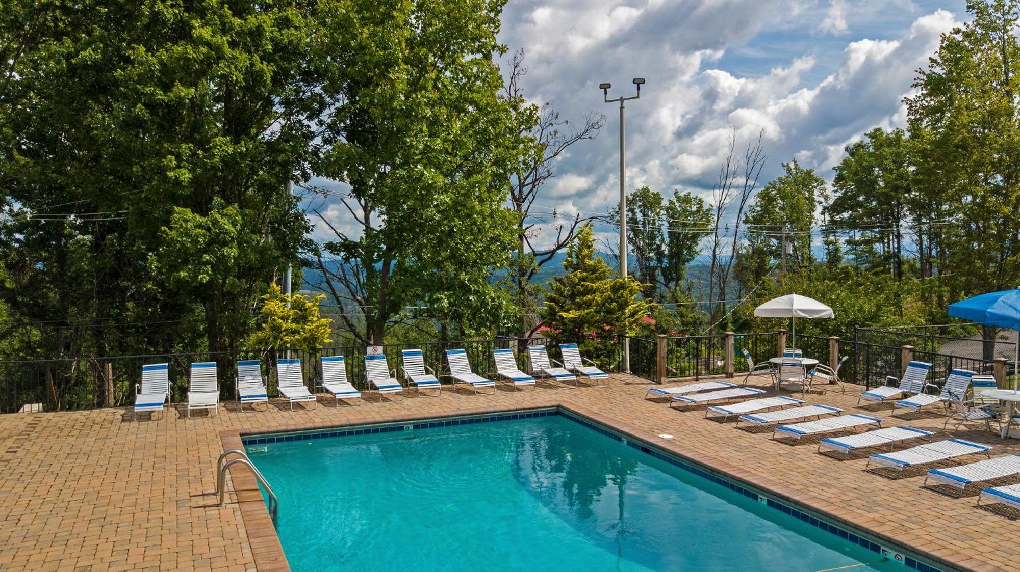 Daya, Hot Tub, Pool Table, 1089 Of Free Attraction Tickets For Each Paid Day, Dollywood And More! 개틀린버그 객실 사진